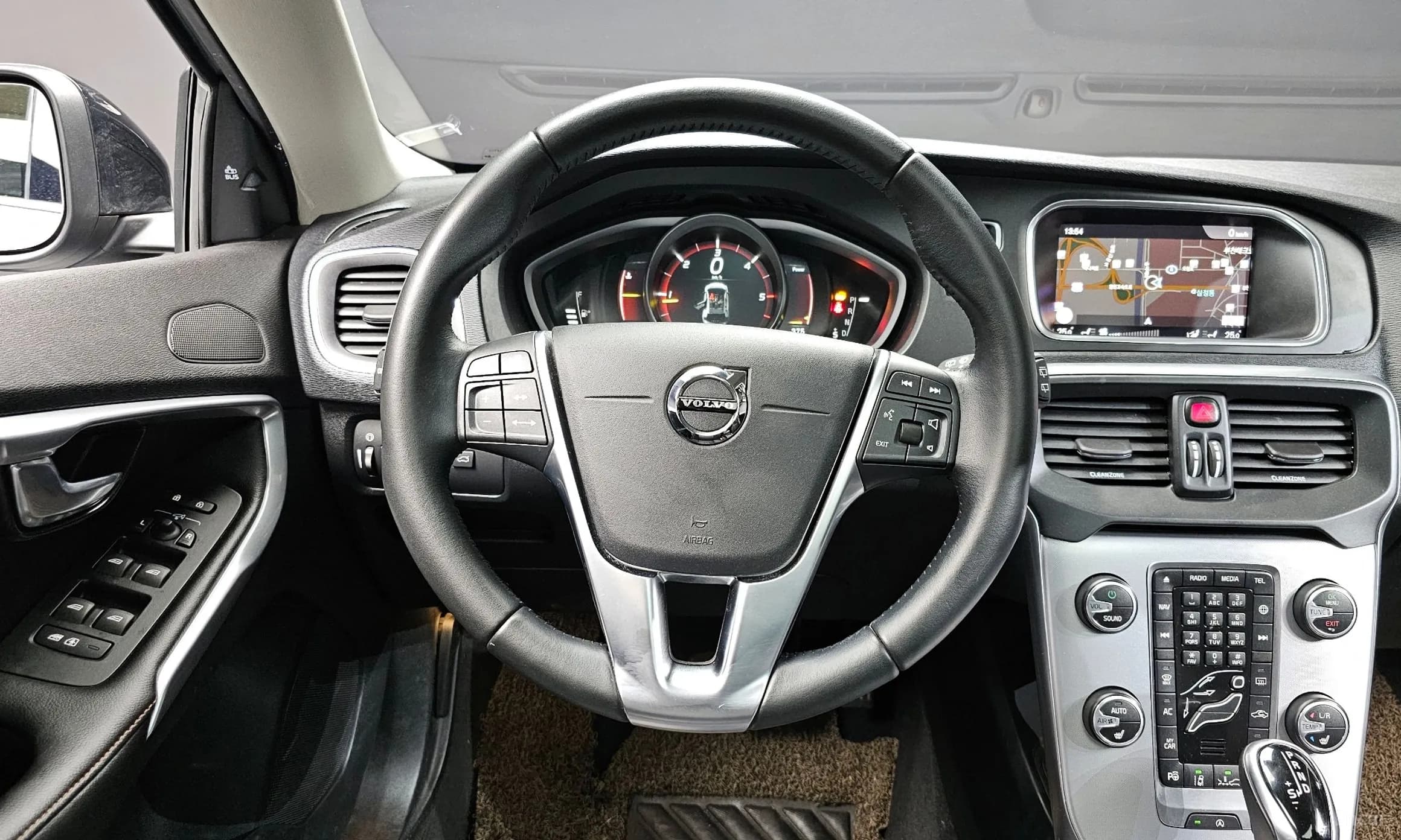 V40 Cross Country