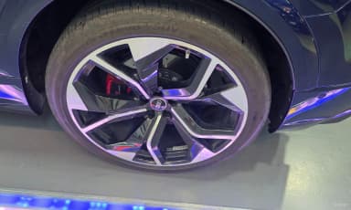 RSQ8 (4M)