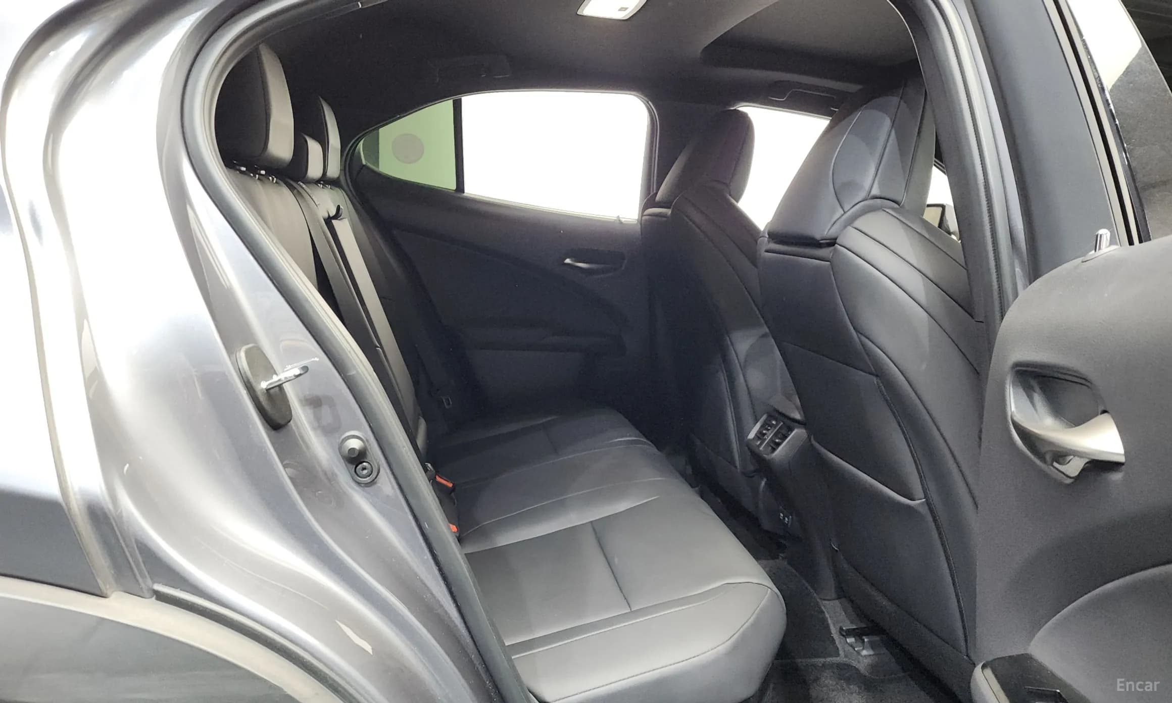 UX250h