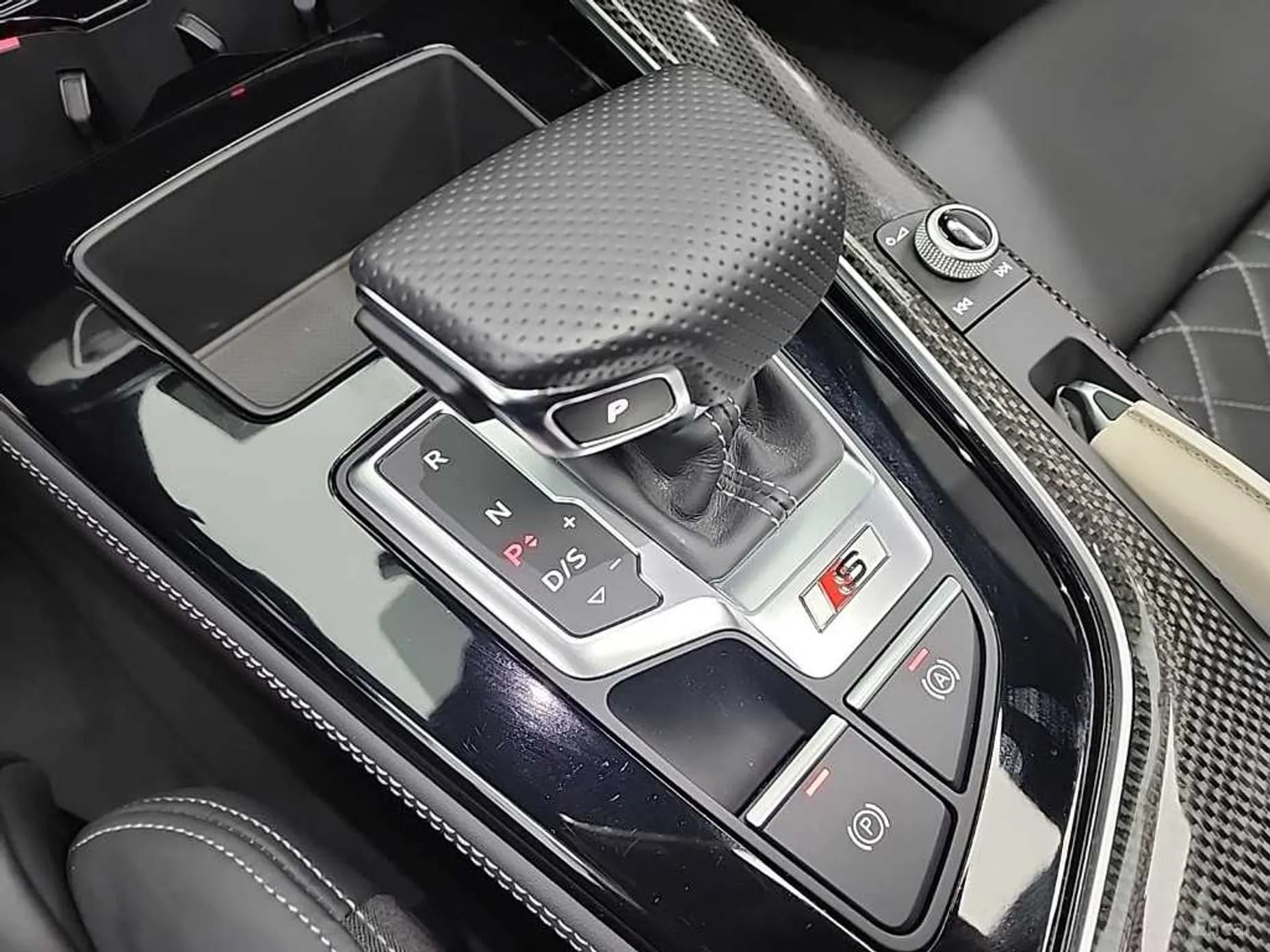 S4 (B9)