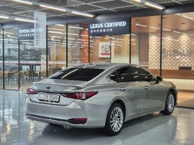 ES300h 7th Generation