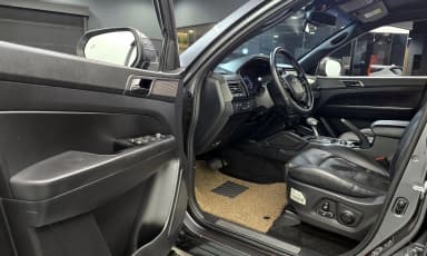Rexton Sports Khan