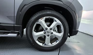 Rexton Sports Khan