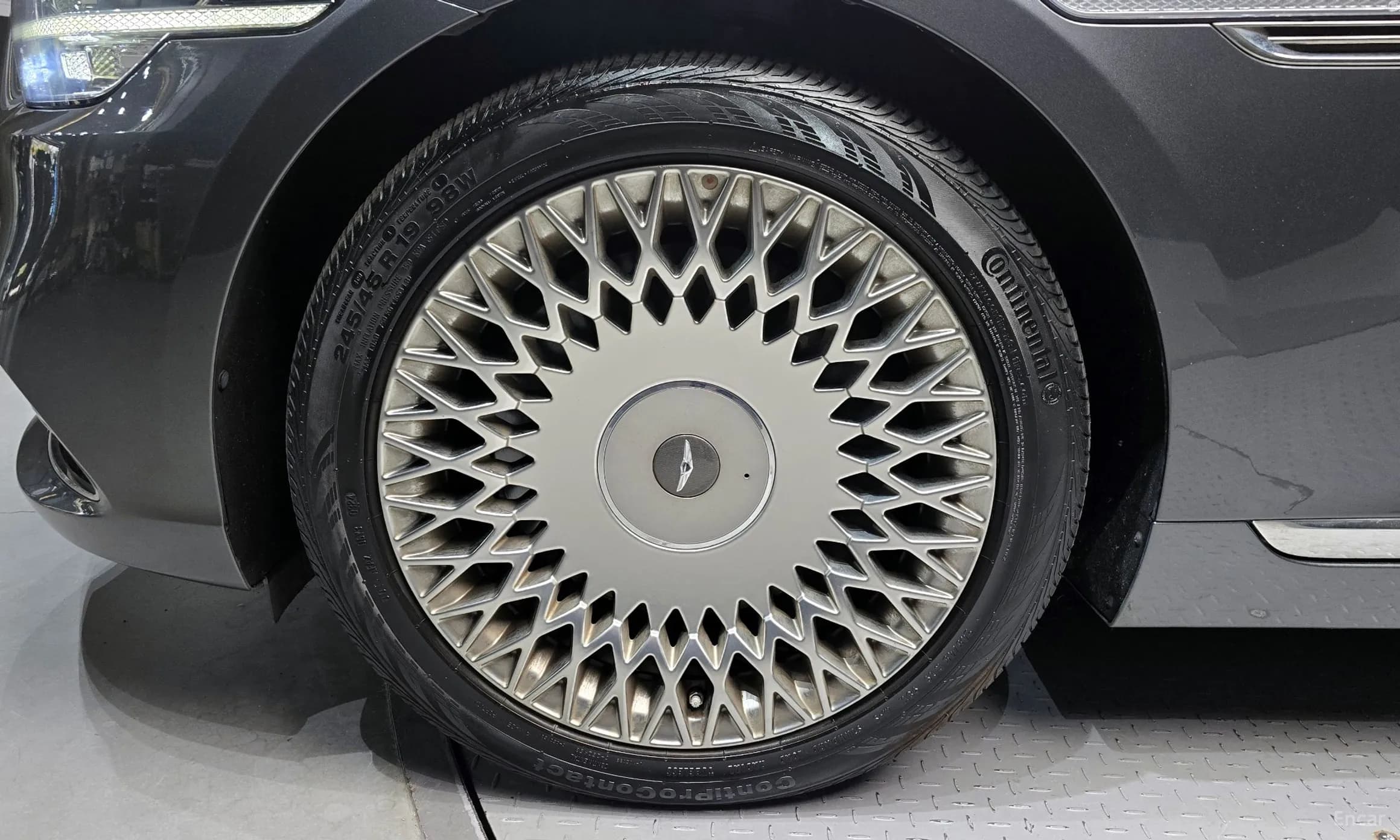 G90