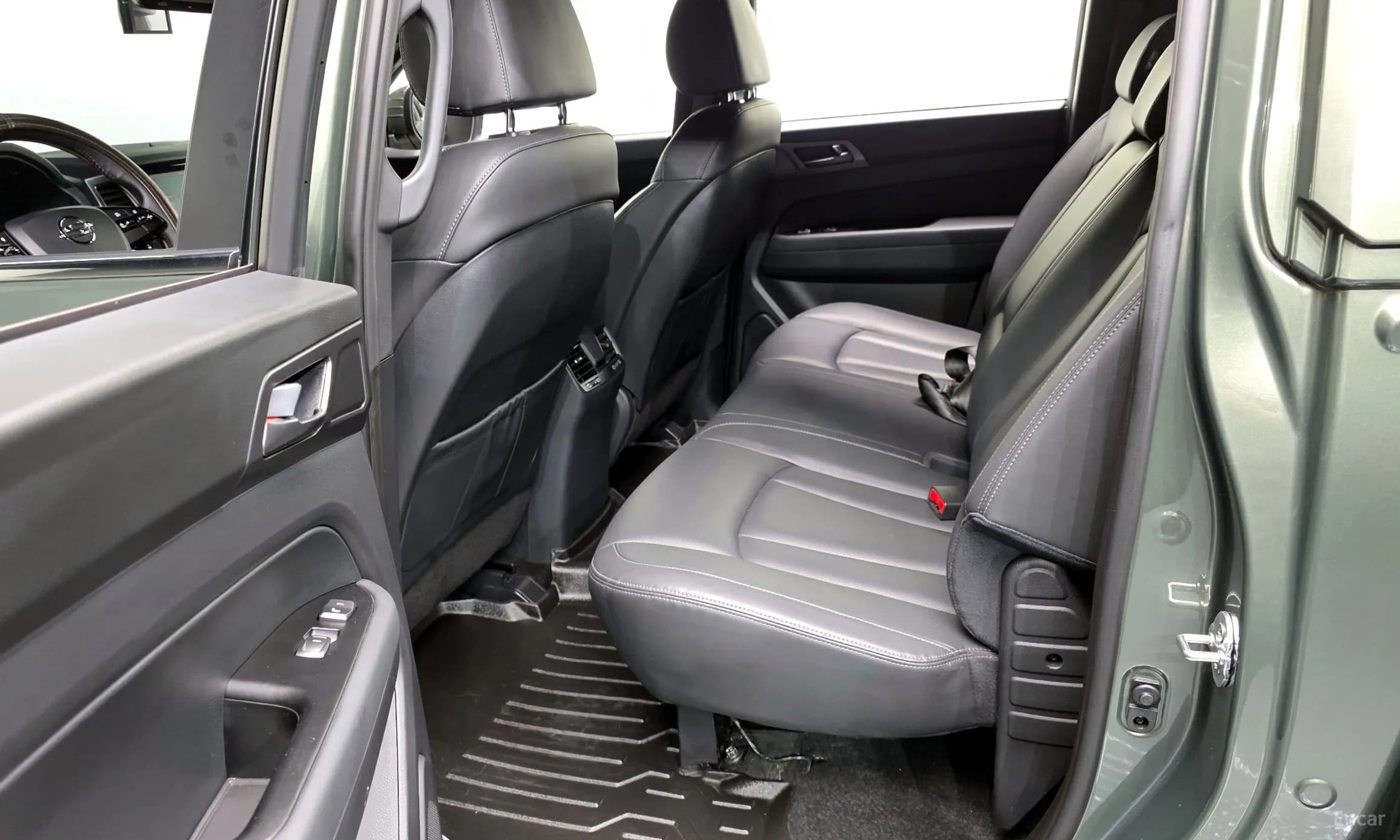 Rexton Sports Khan