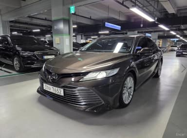 Camry (XV70)