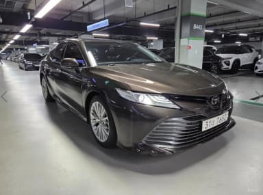 Camry (XV70)