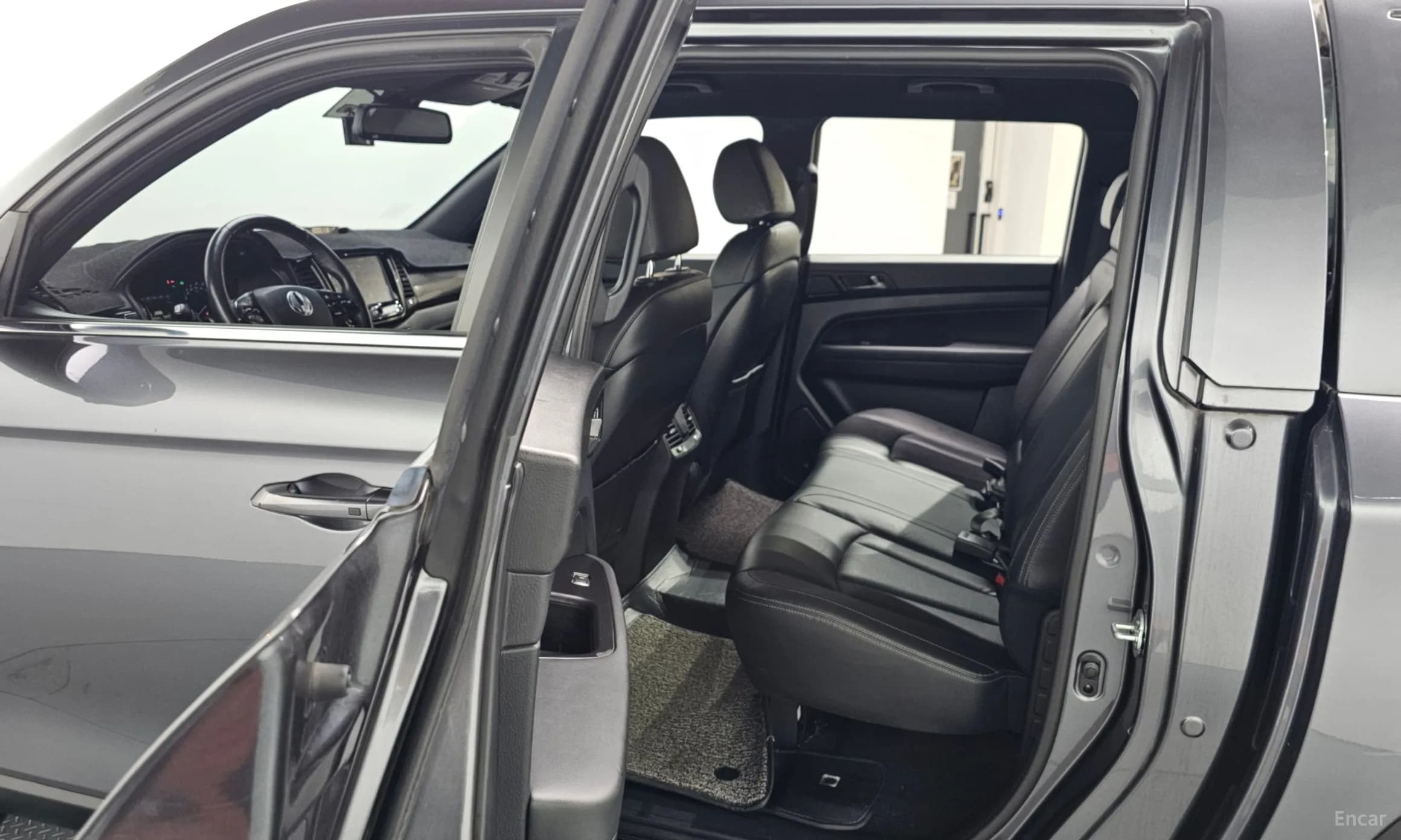 Rexton Sports Khan
