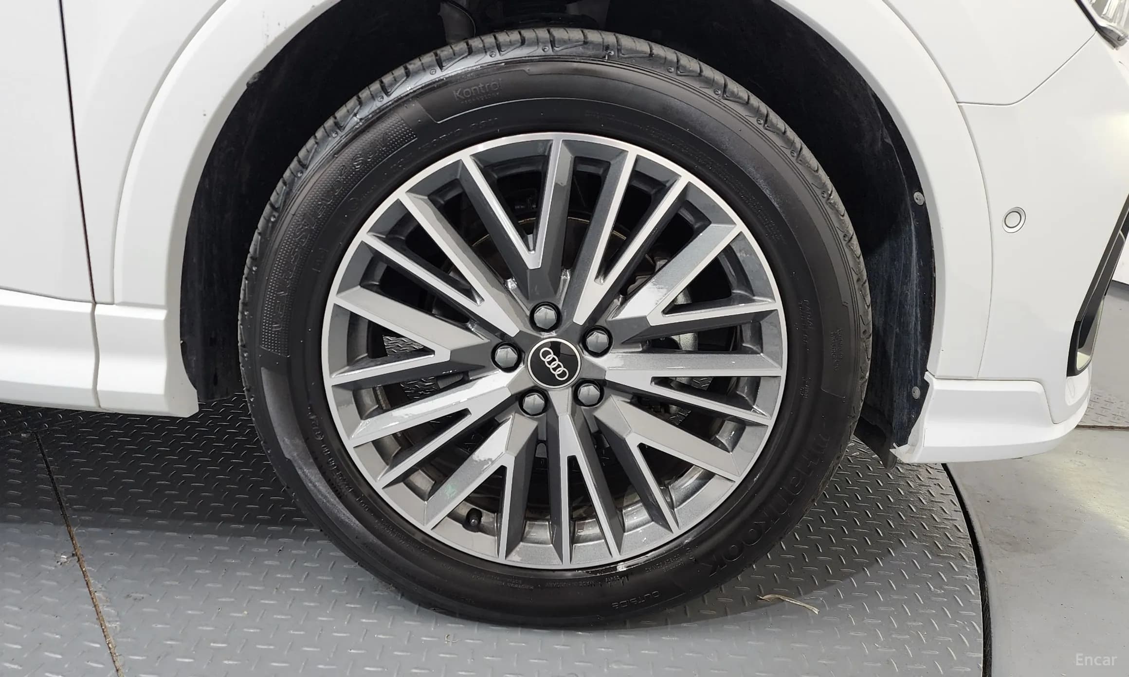 Q3 (F3)