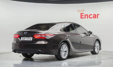 Camry (XV70)