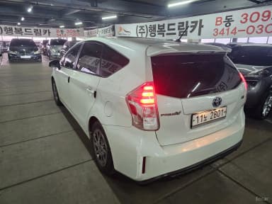 Prius V
