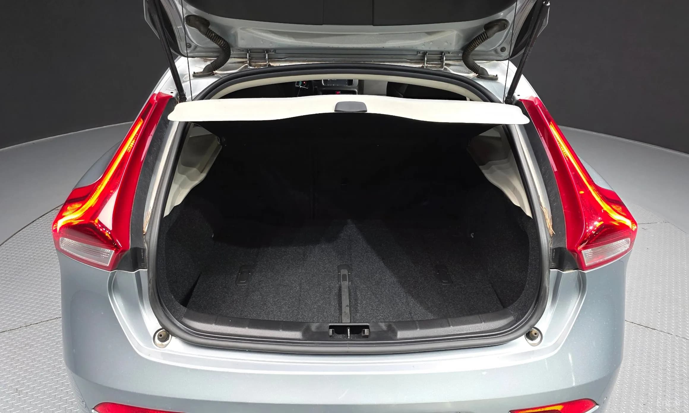 V40