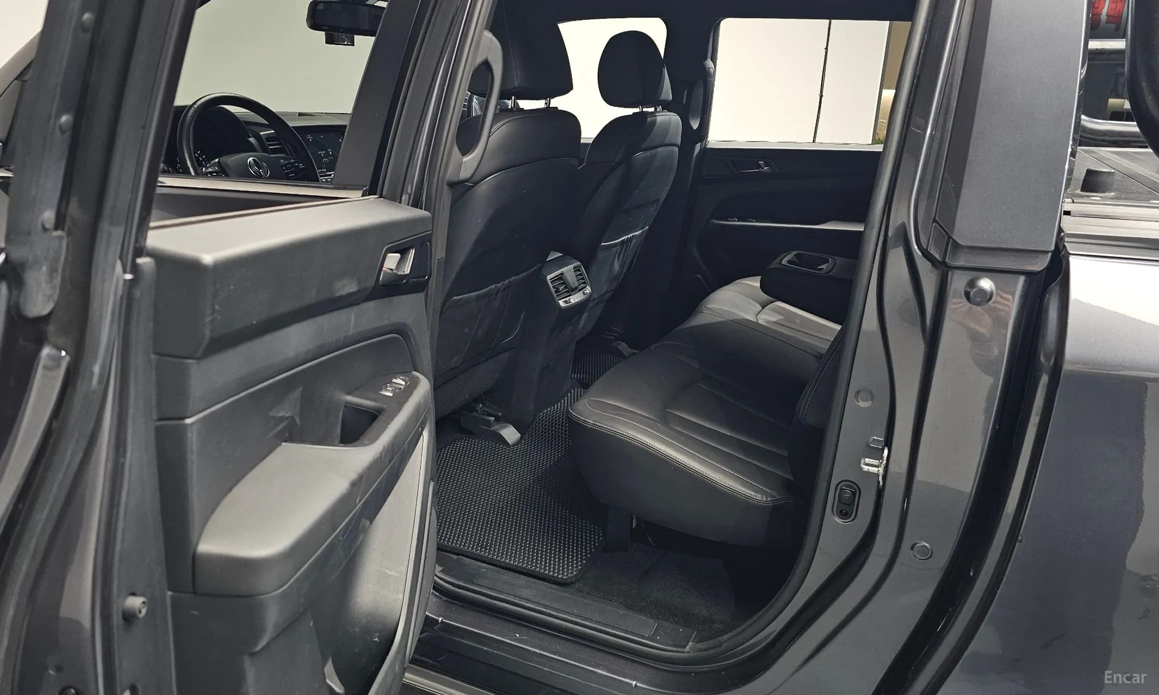 Rexton Sports Khan