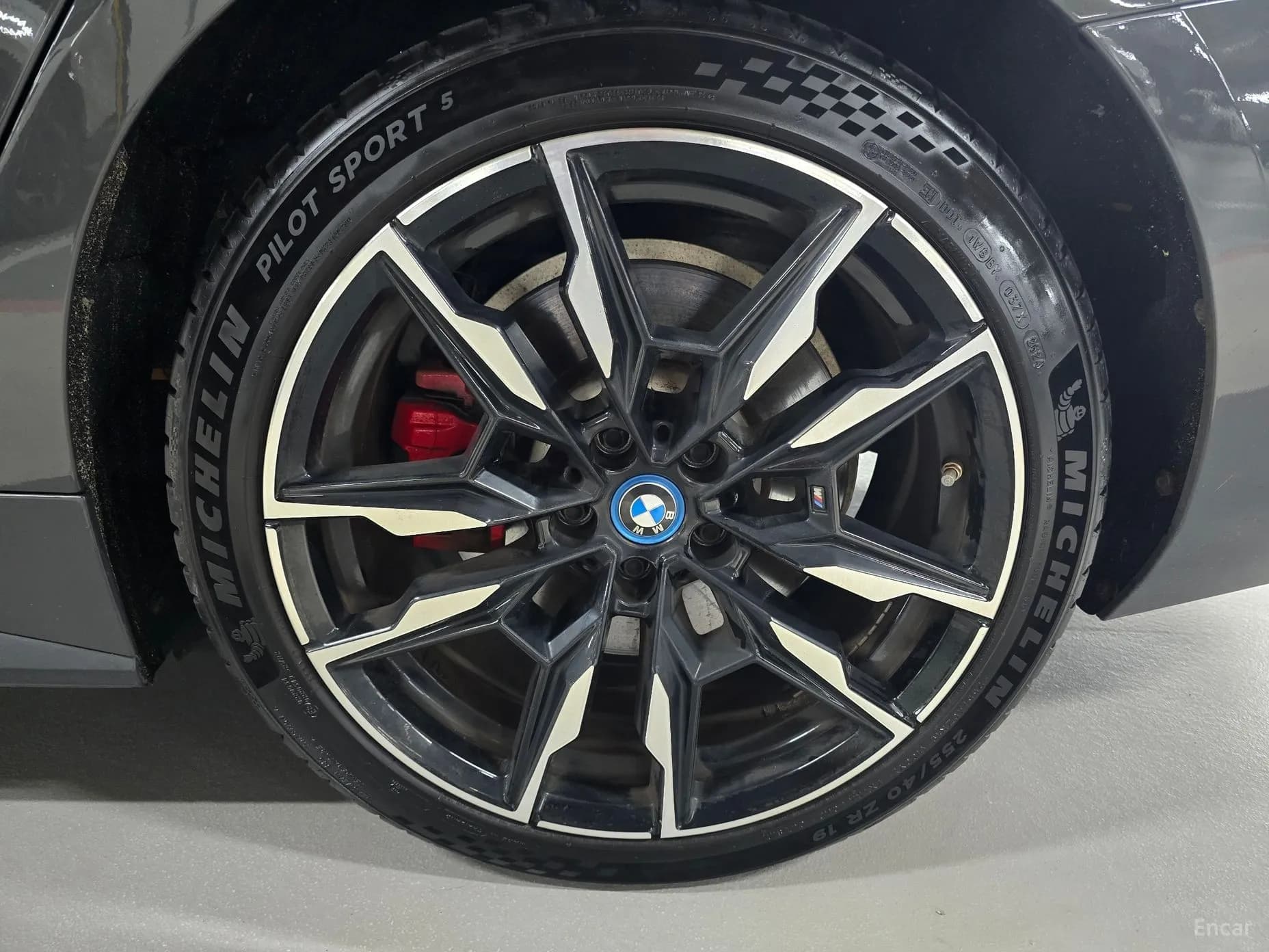 i4