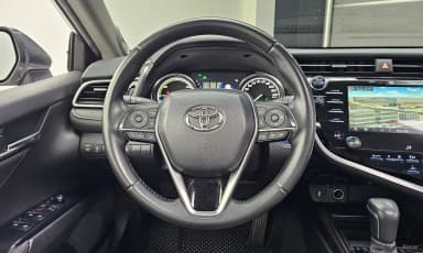 Camry (XV70)
