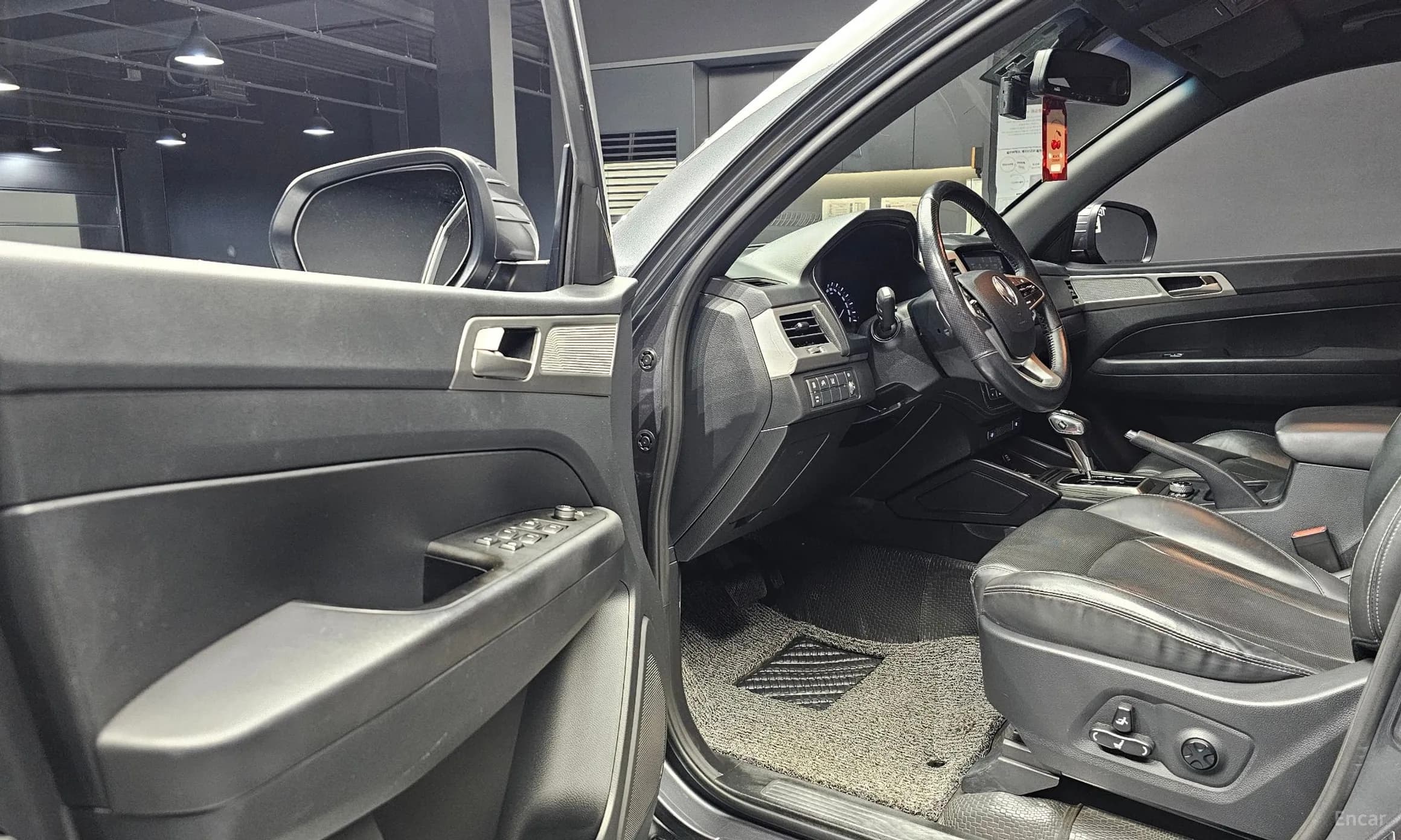 Rexton Sports Khan