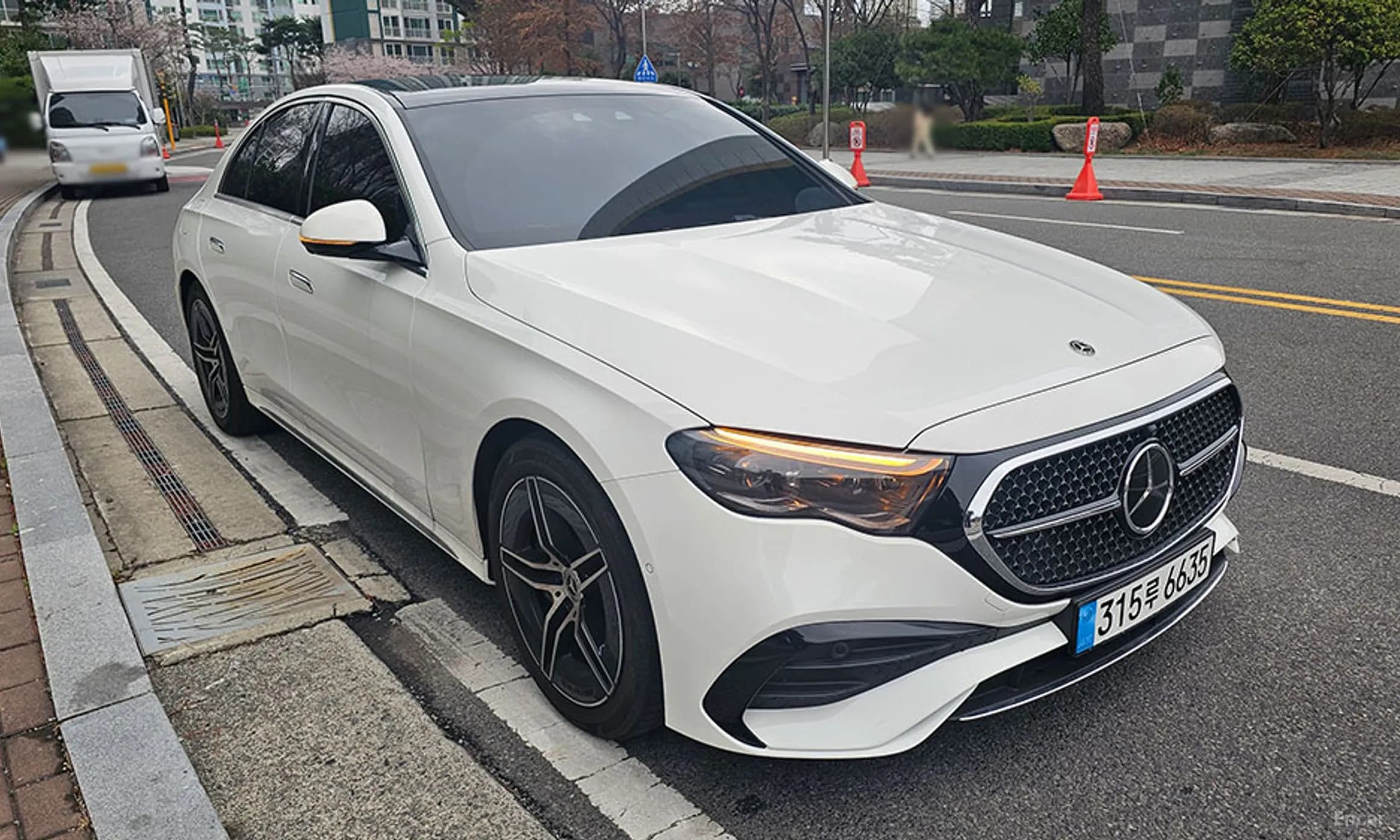 E-Class W214