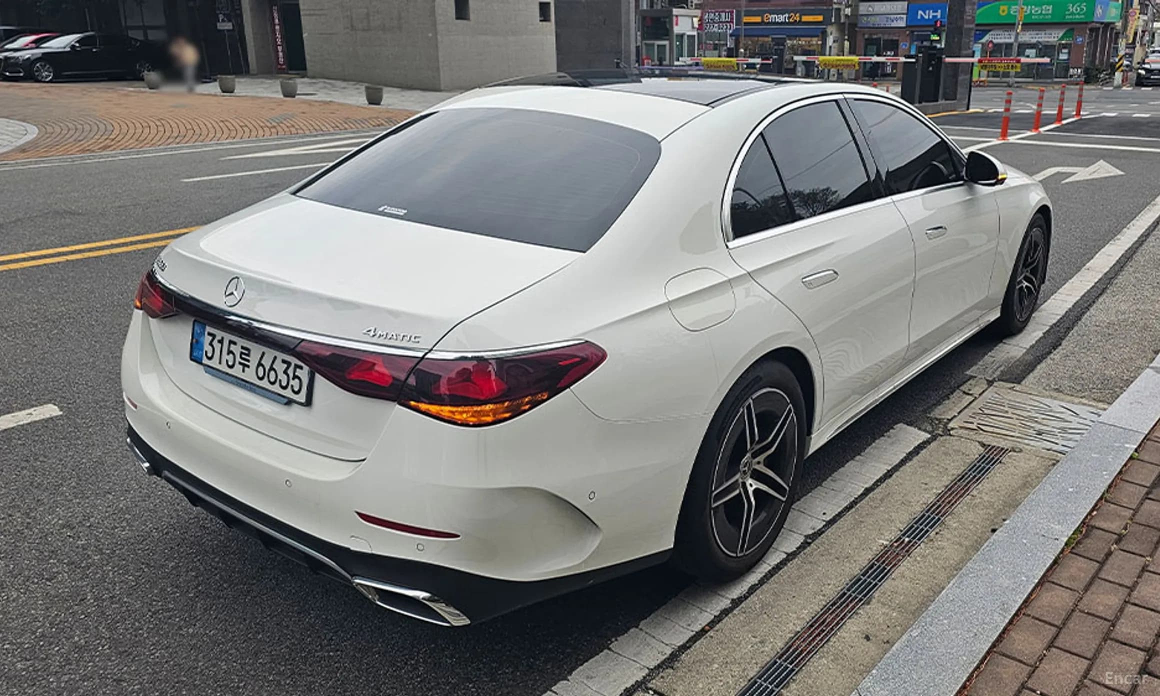 E-Class W214