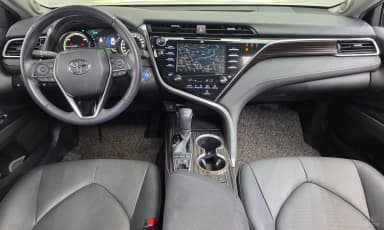 Camry (XV70)