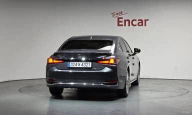 ES300h 7th Generation