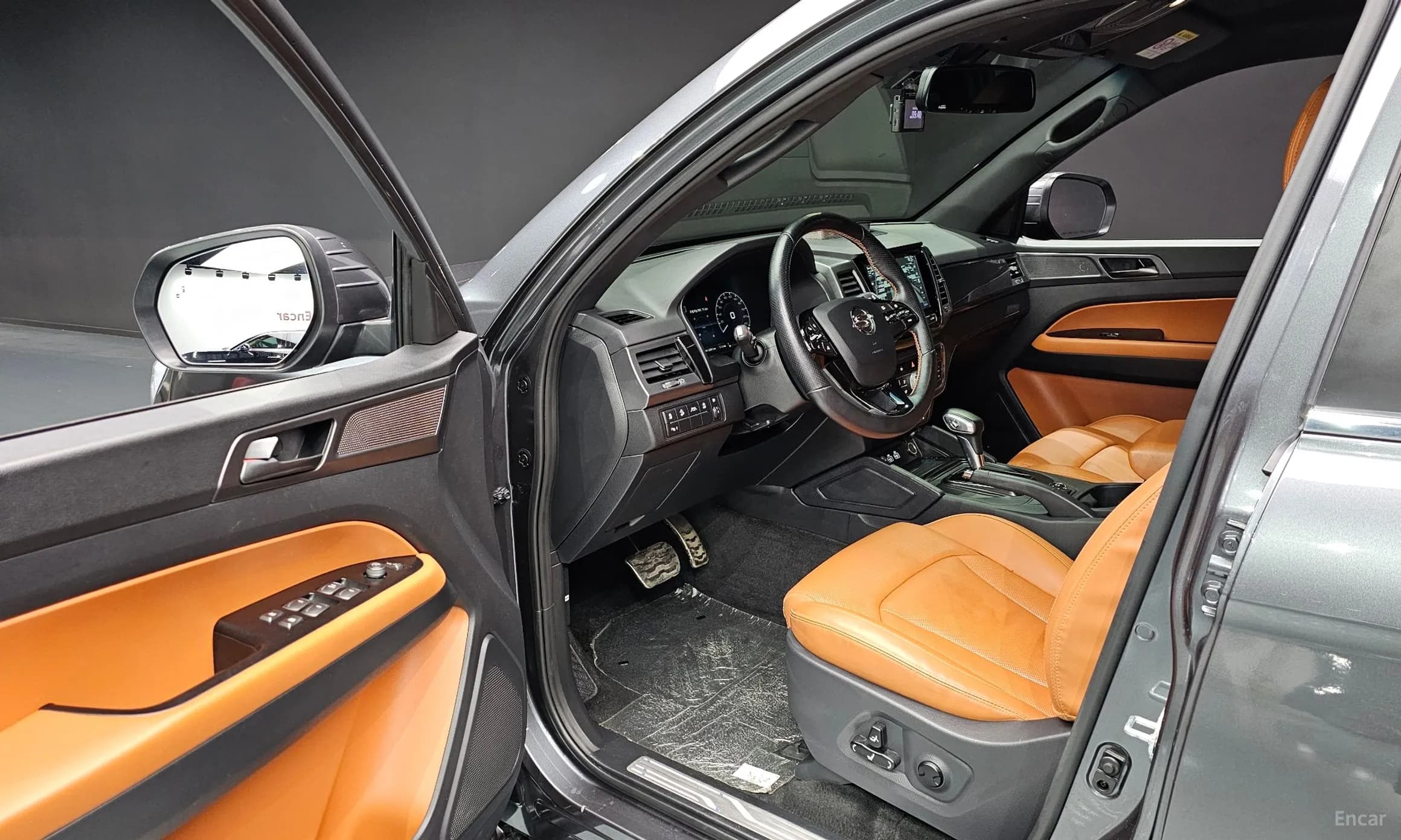 Rexton Sports Khan