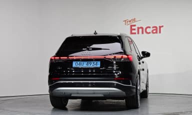 Q4 e-tron (F4)