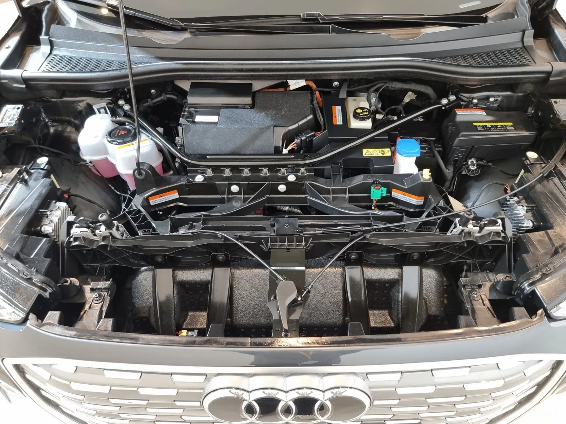 Q4 e-tron (F4)