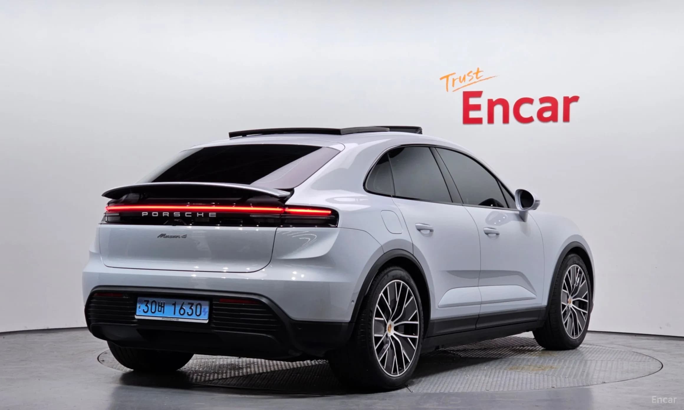 Macan EV