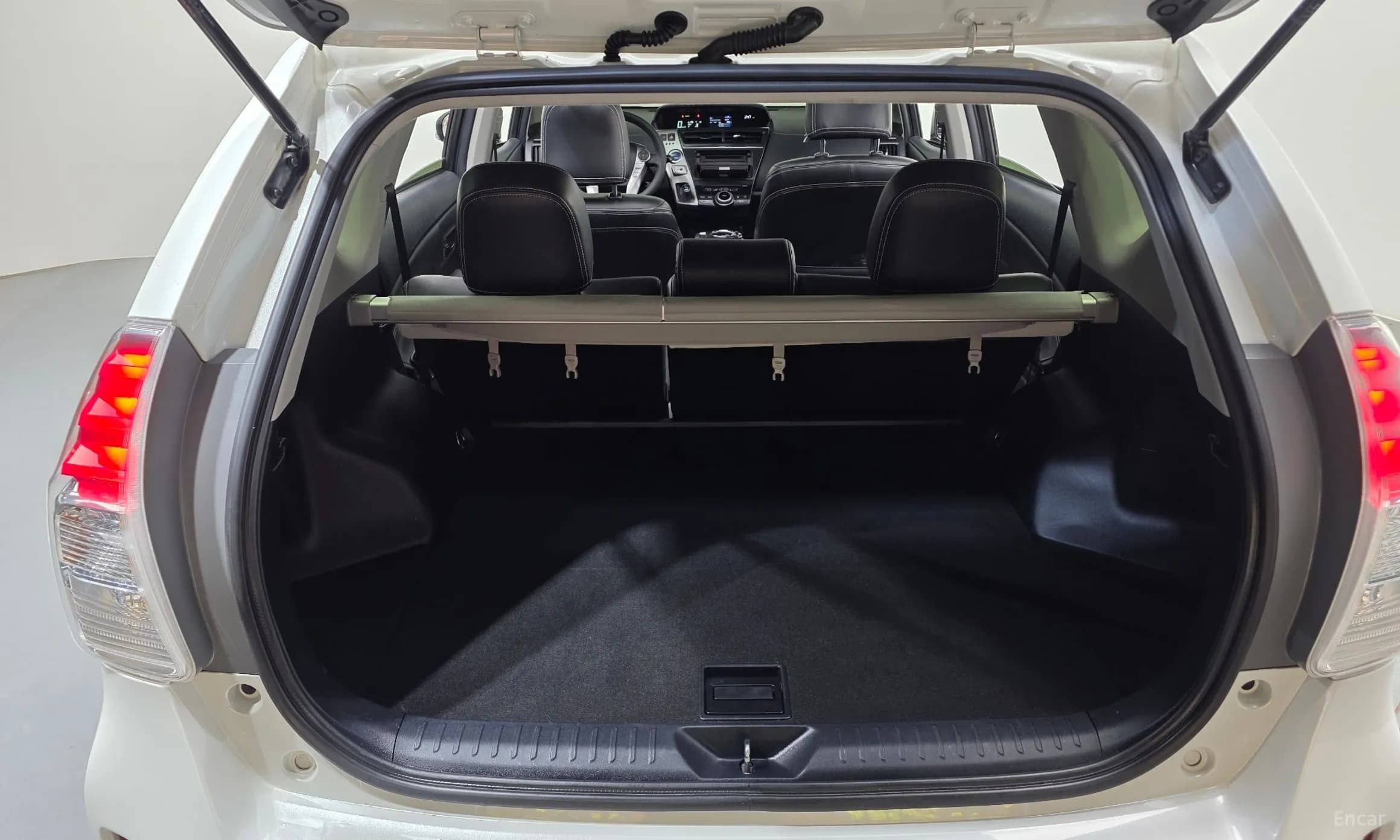Prius V
