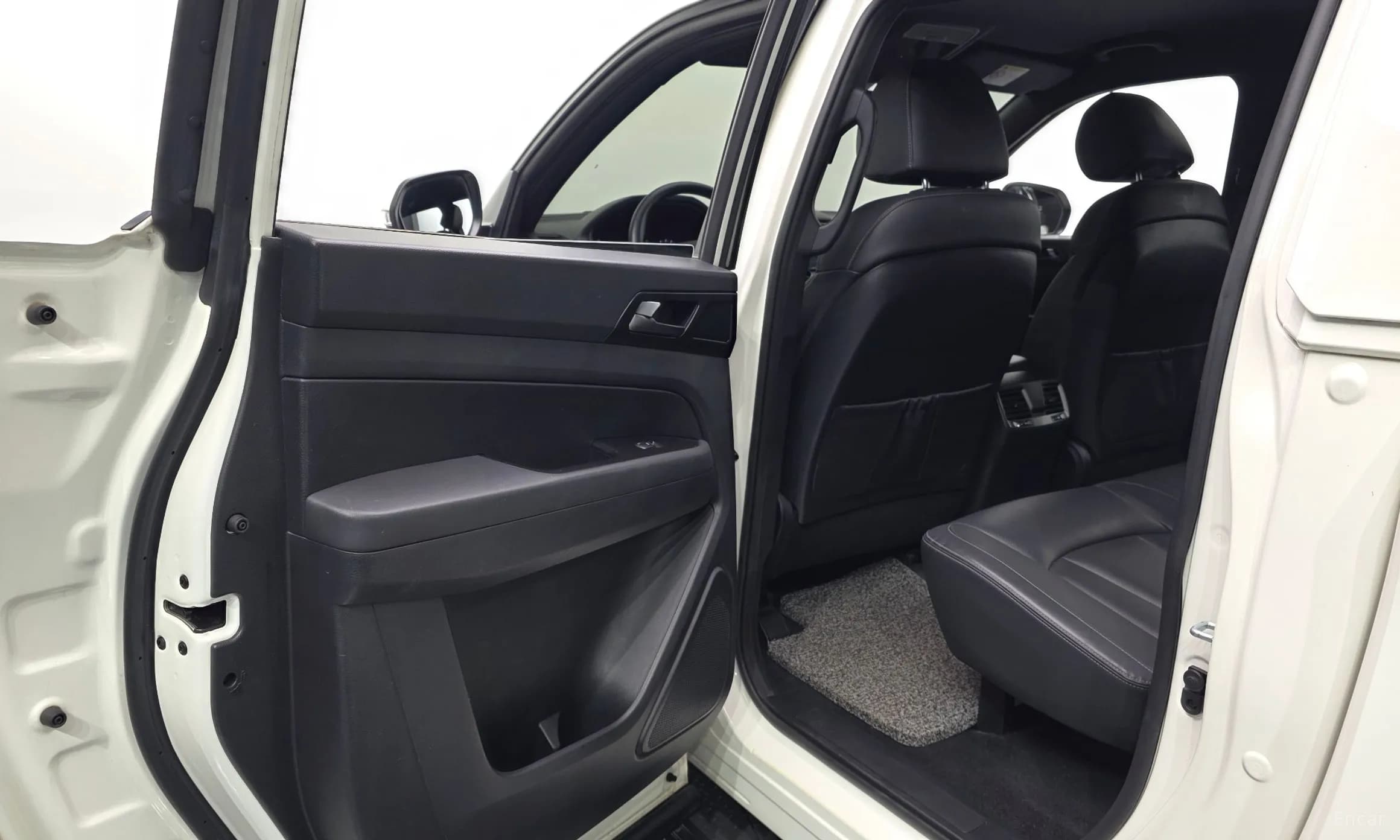 Rexton Sports Khan