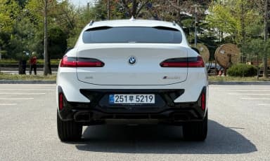 X4 (G02)