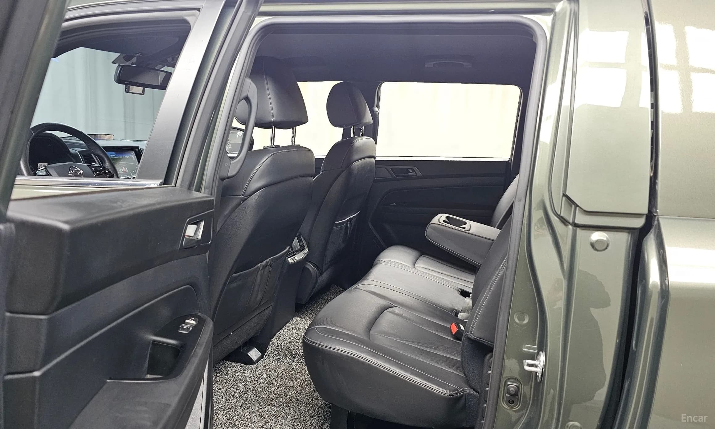 Rexton Sports Khan