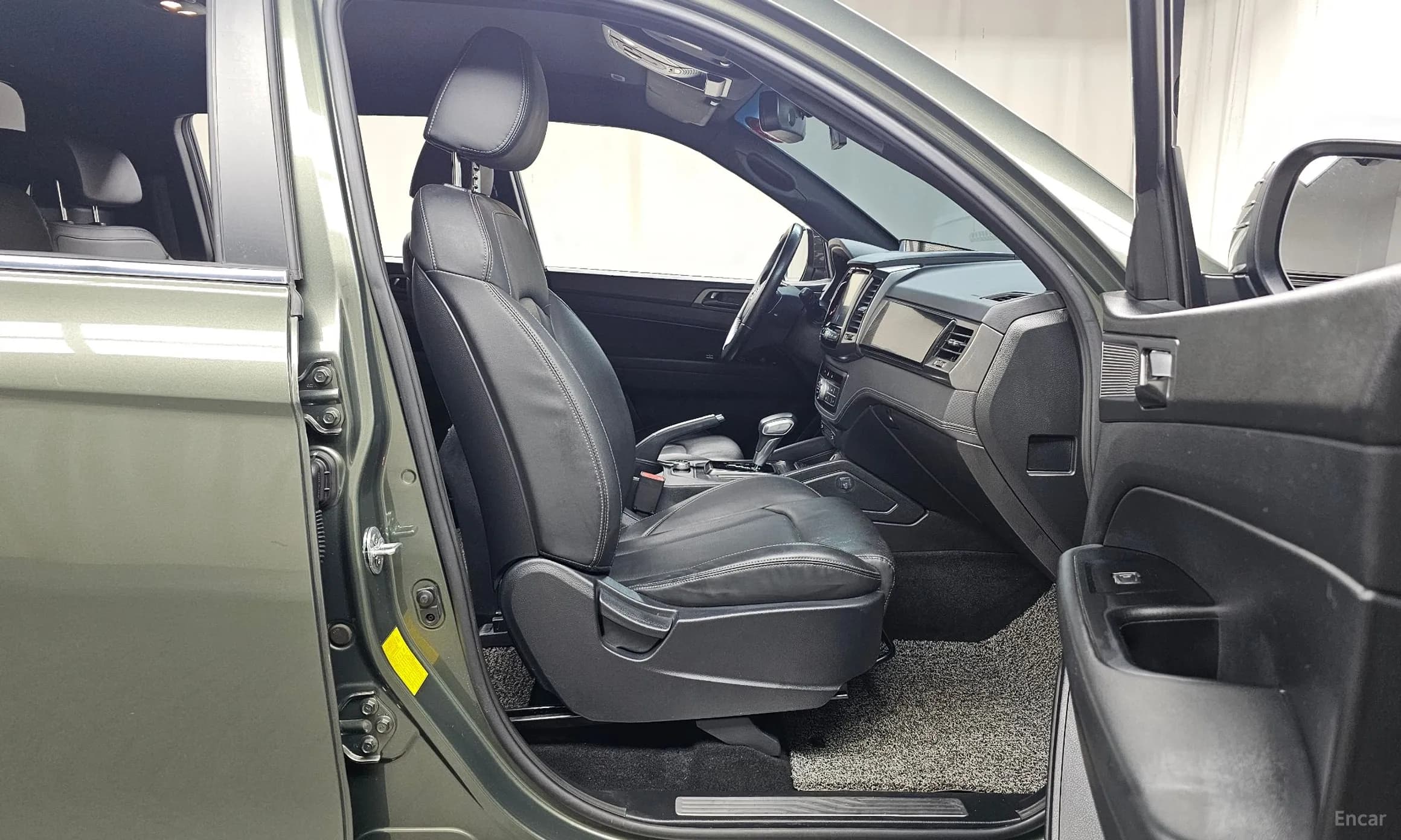 Rexton Sports Khan