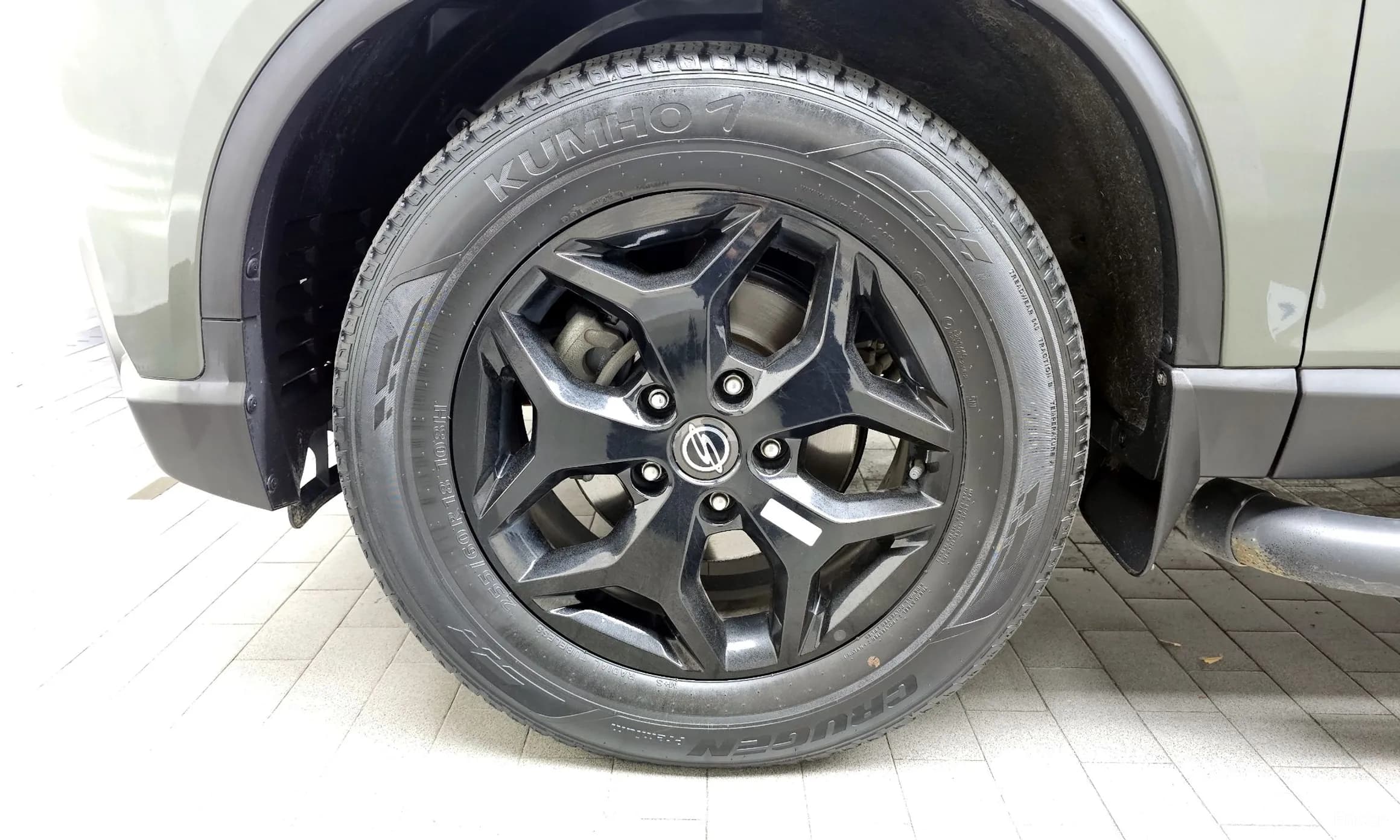 Rexton Sports Khan