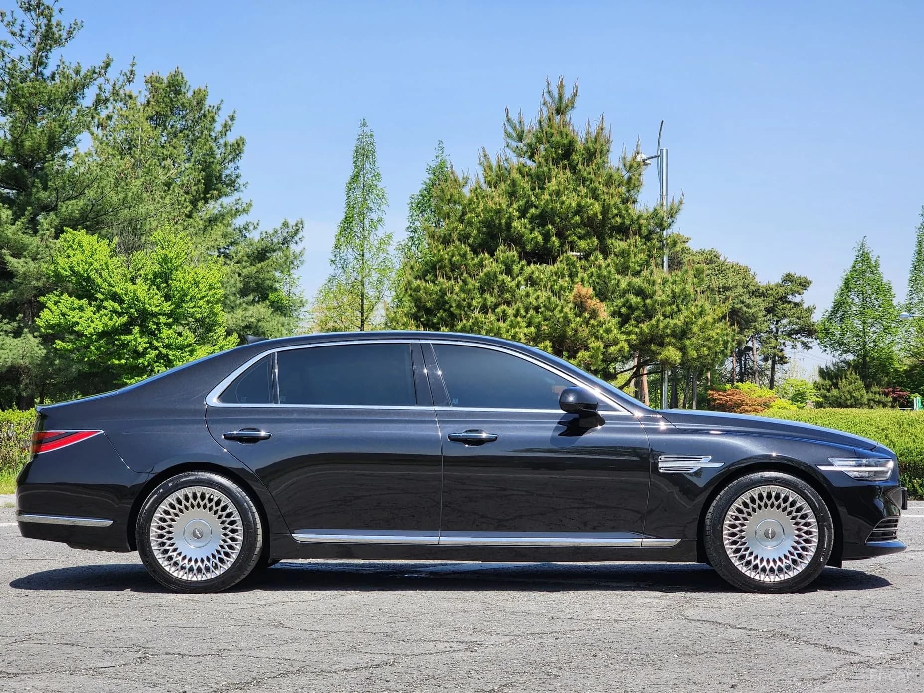G90