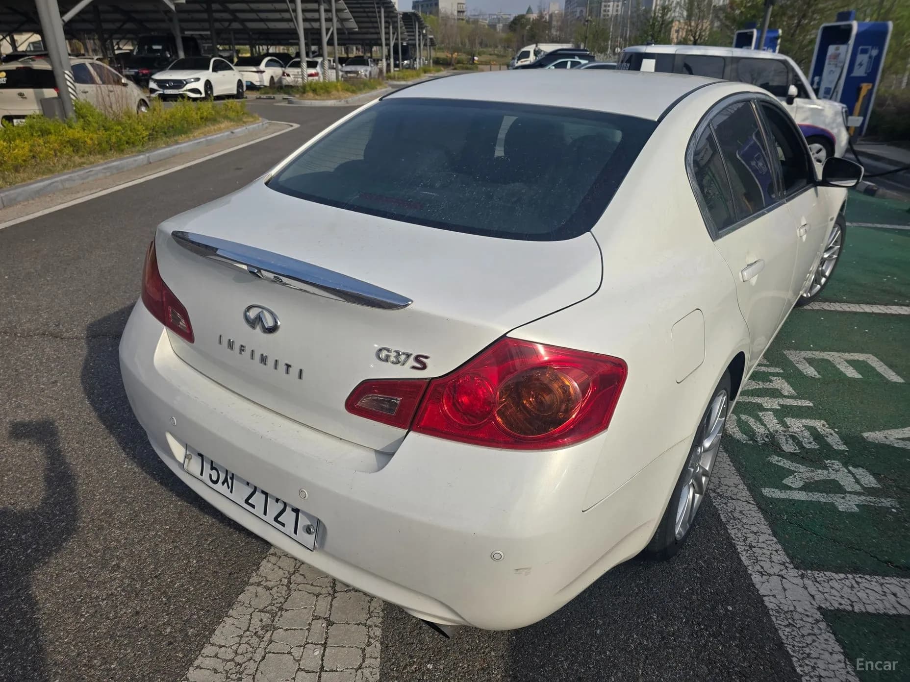 G37