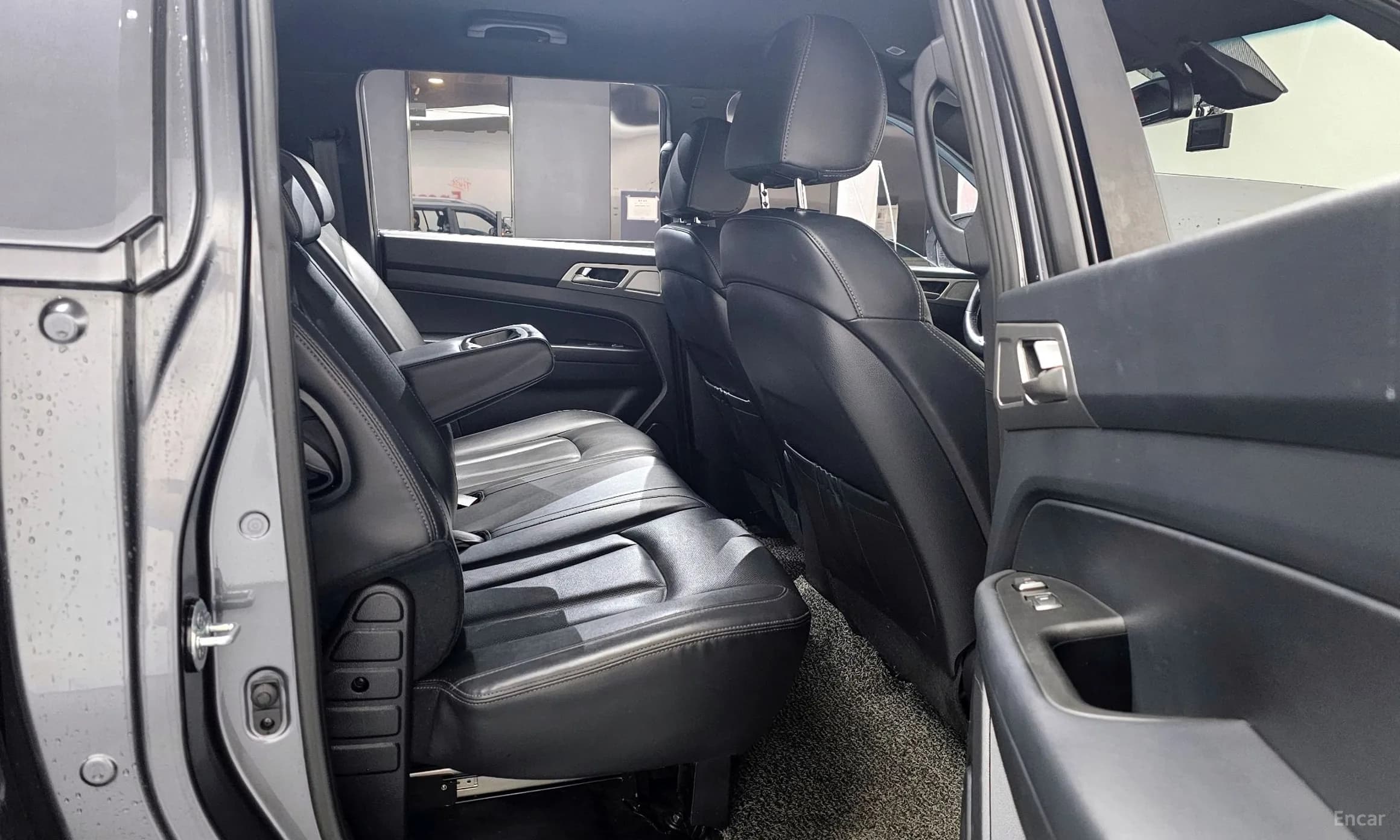 Rexton Sports Khan