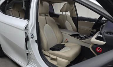 Camry (XV70)