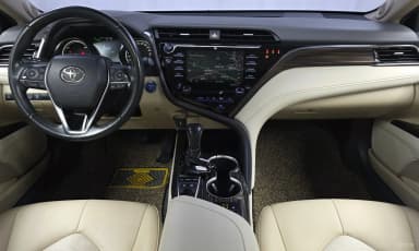 Camry (XV70)