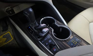 Camry (XV70)
