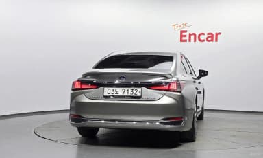 ES300h 7th Generation