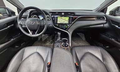 Camry (XV70)