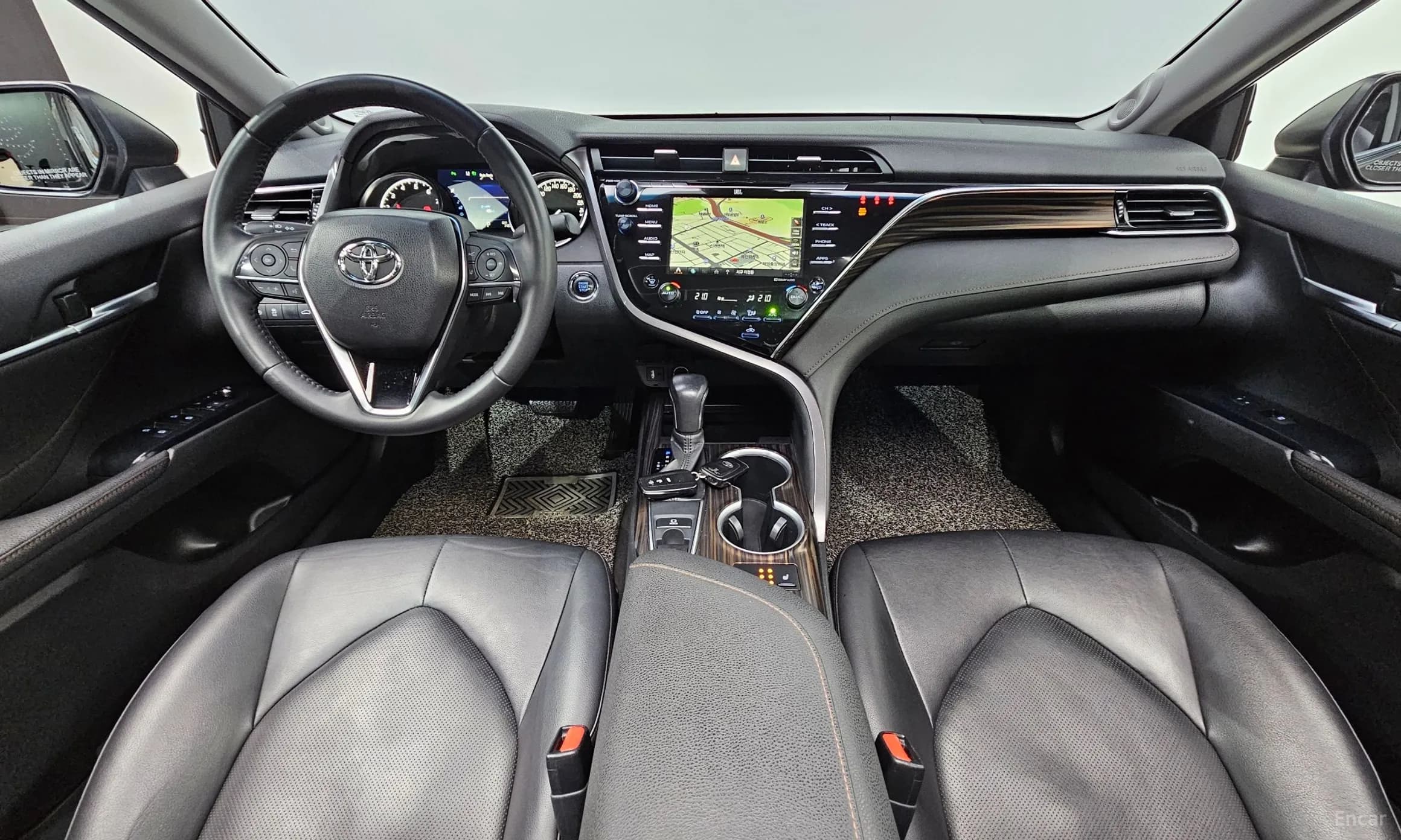 Camry (XV70)