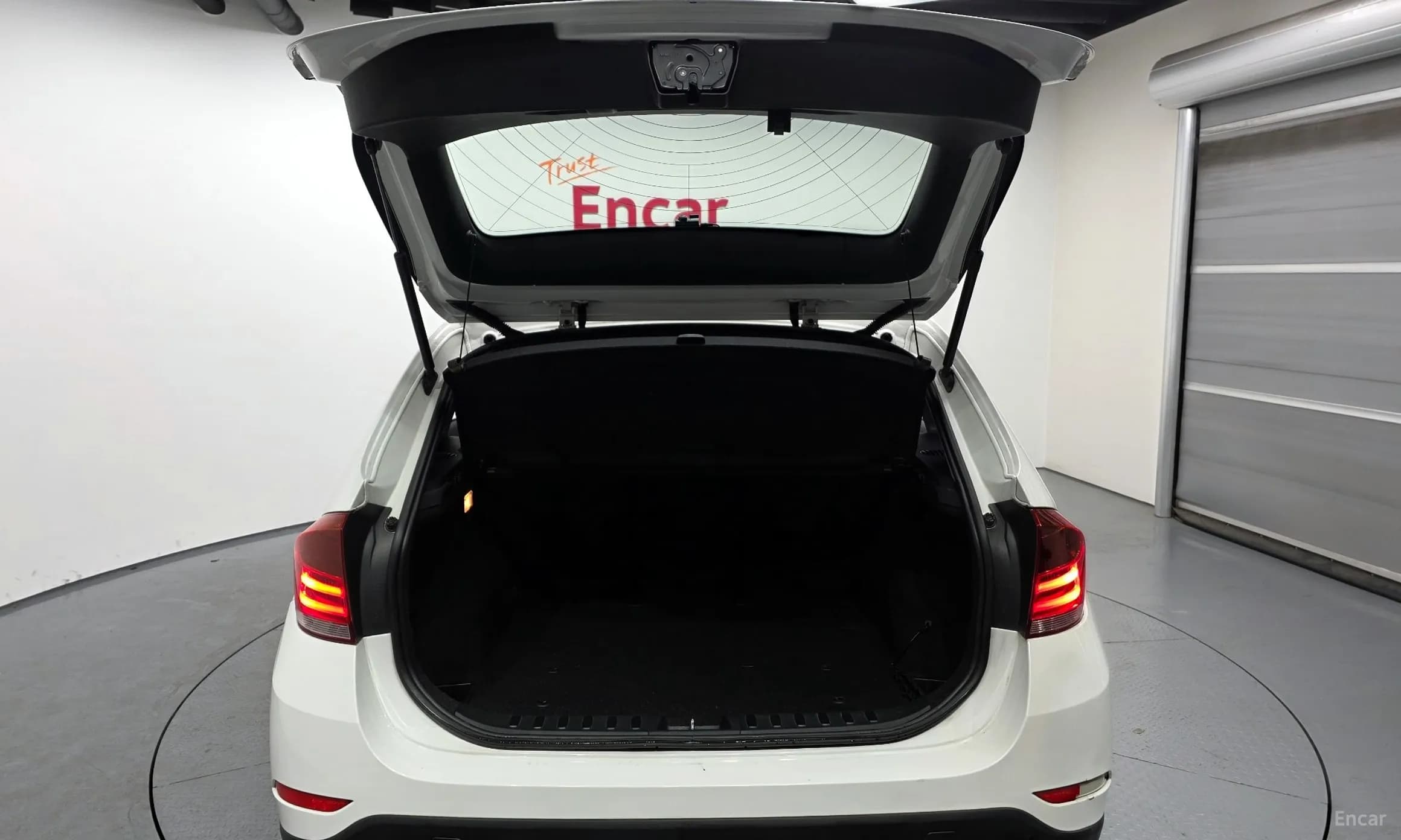 X1 (E84)