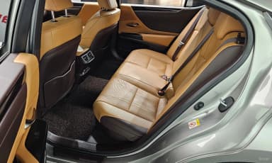 ES300h 7th Generation