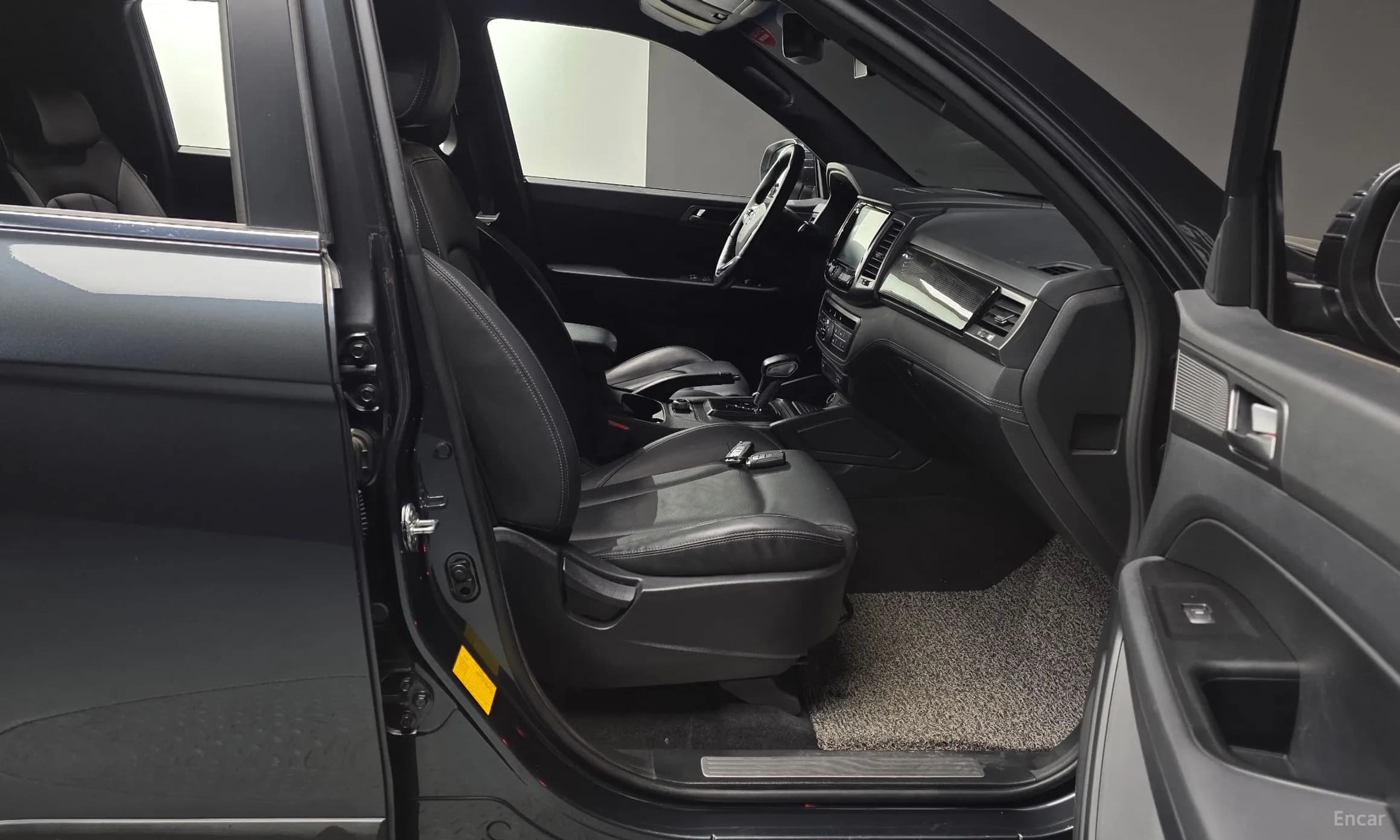 Rexton Sports Khan