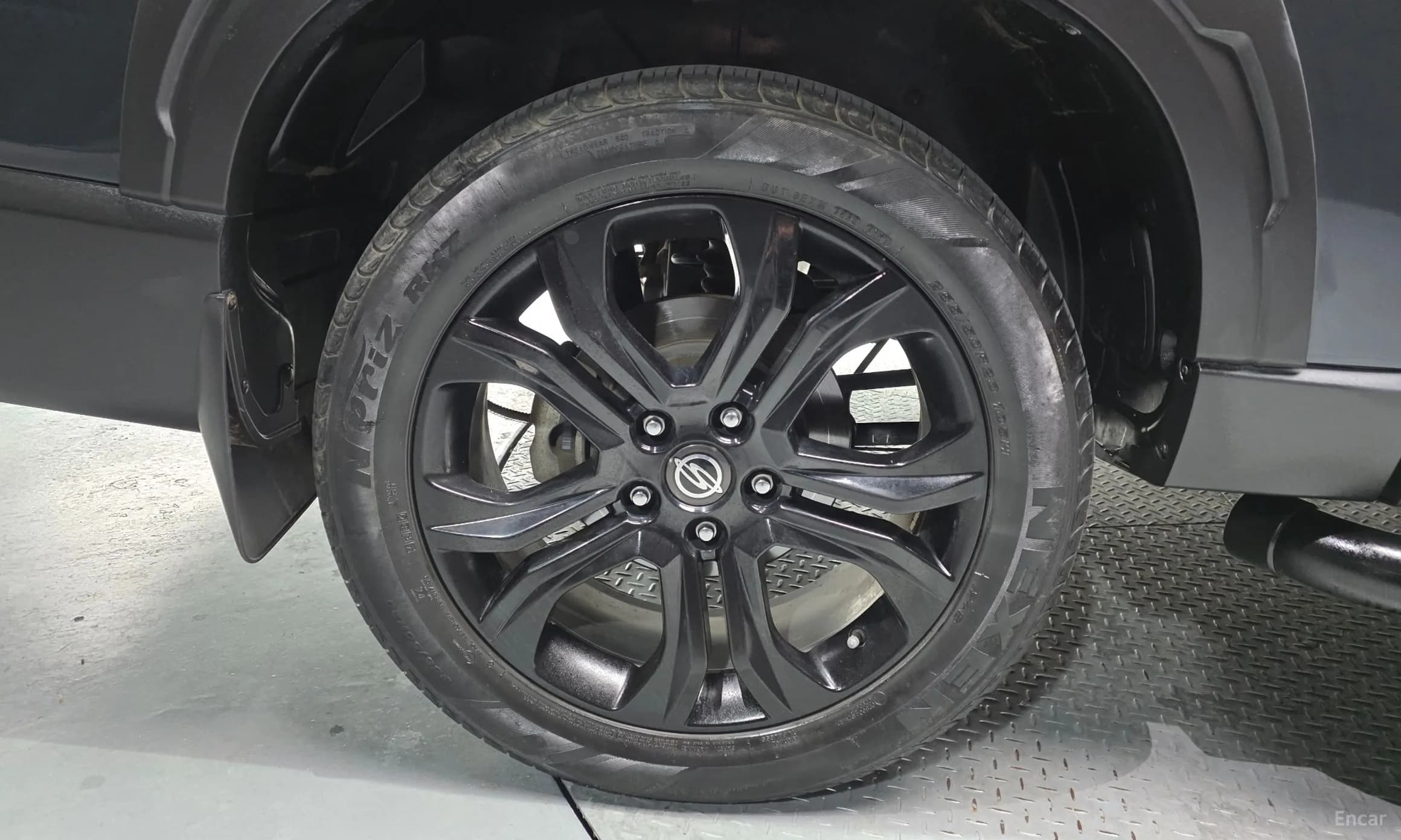 Rexton Sports Khan