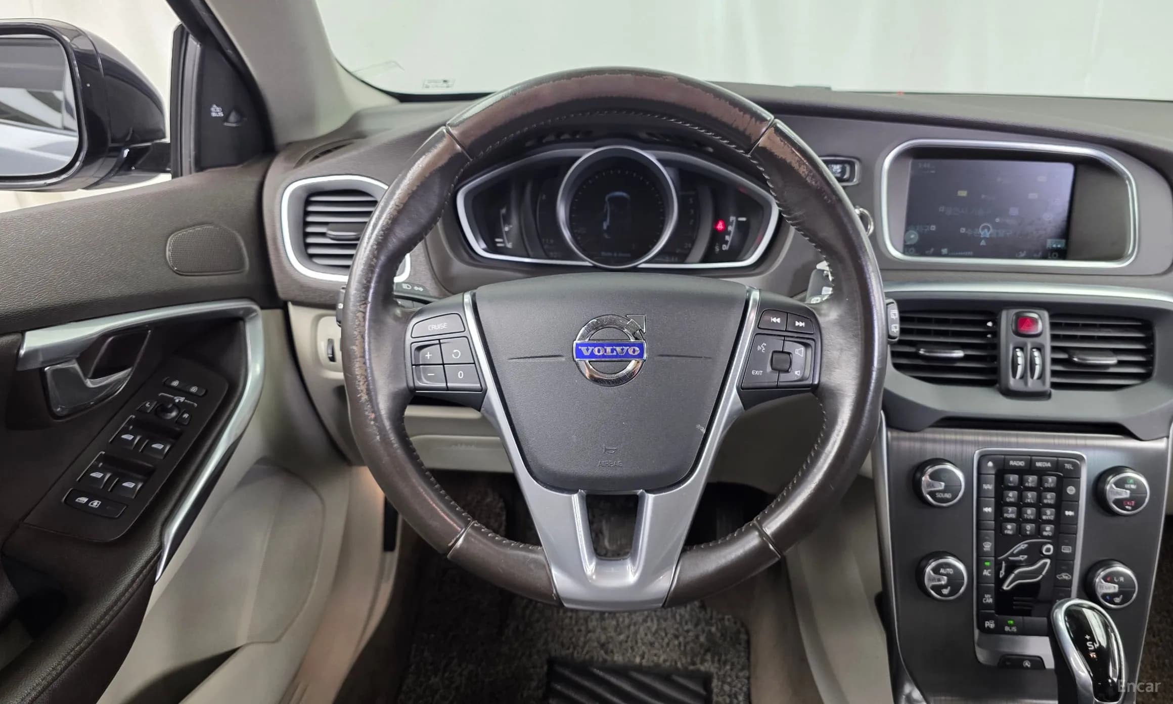 V40 Cross Country