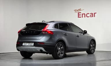 V40 Cross Country