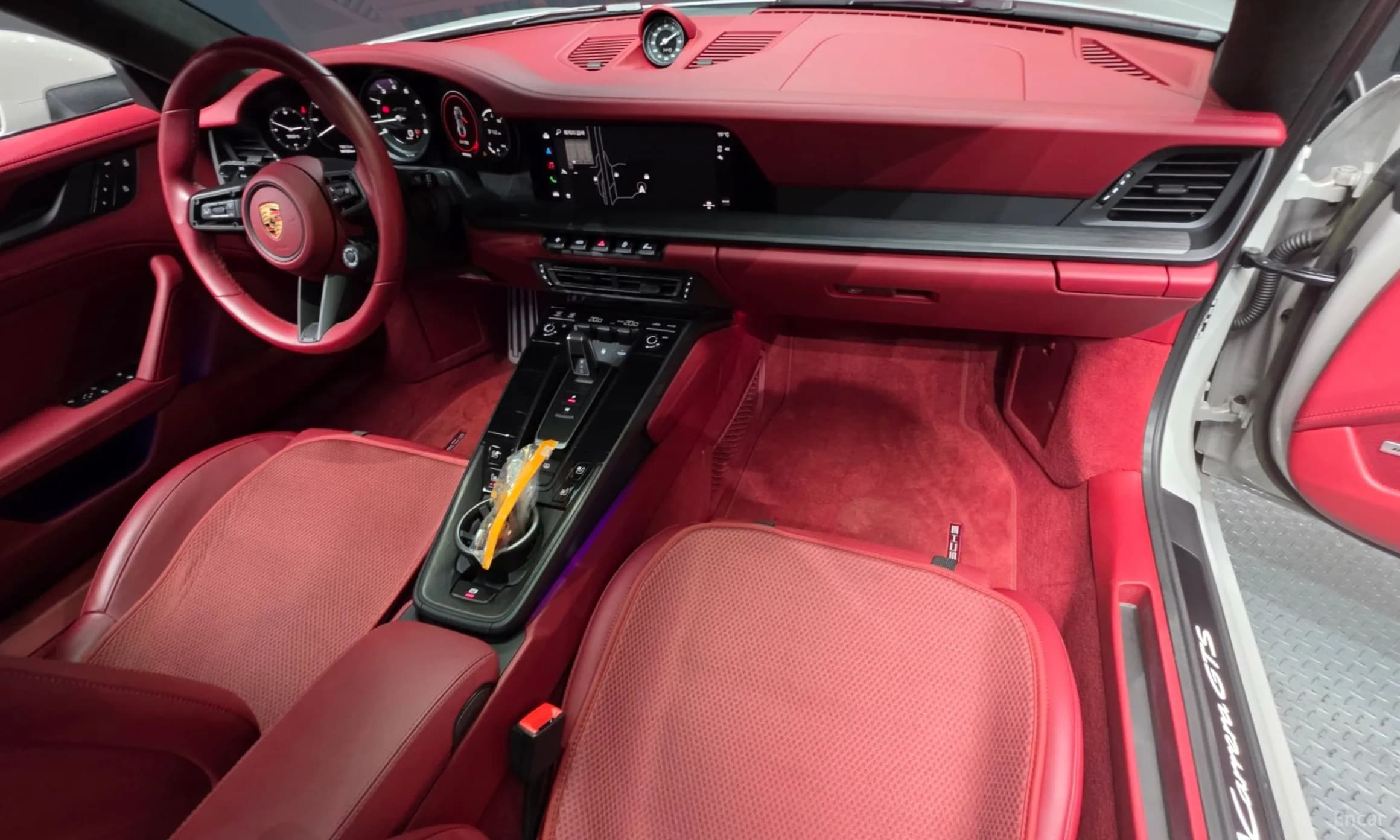 911 (992)